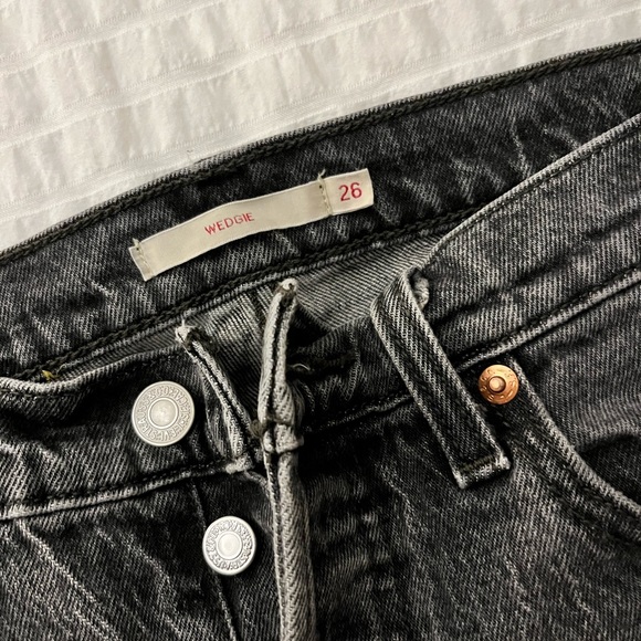 Levi Wedgie fit Jeans - Picture 4 of 5